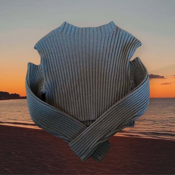 Gray Ribbed Cold-Shoulder Cropped Sweater - Picture 5 of 10